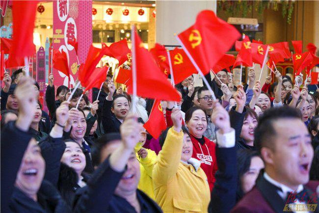 云南艺术家在孟加拉国吉大港展演民族歌舞